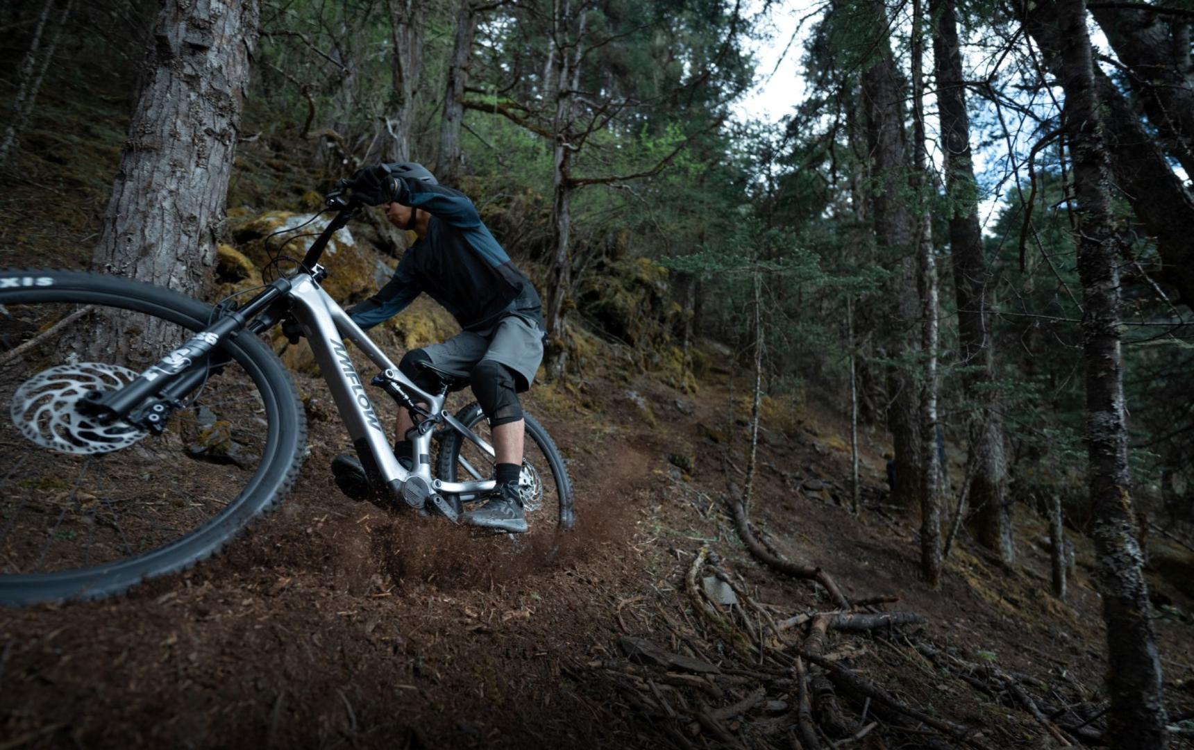 KROSS wyłącznym dystrybutorem rowerów elektrycznych Amflow w CEE KROSS wyłącznym dystrybutorem rowerów elektrycznych Amflow w CEE