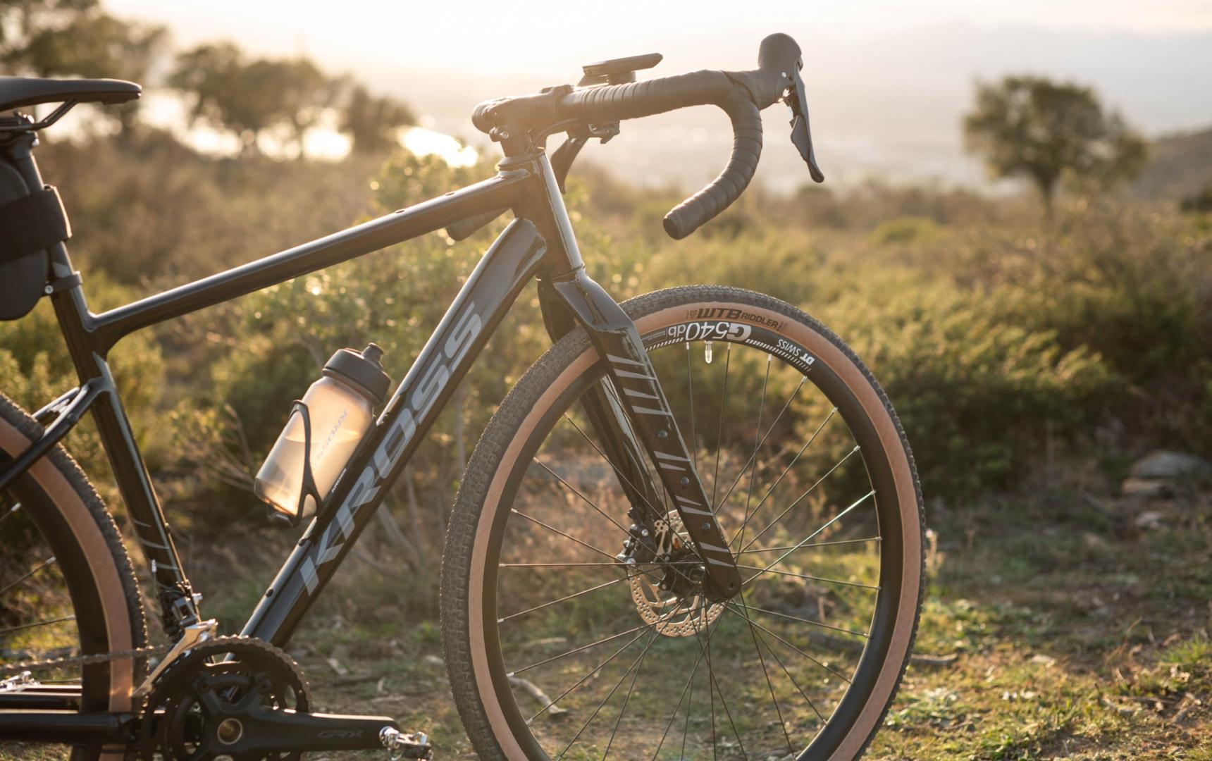 Jakie ciśnienie w oponach na zawody? Poradnik dla kolarzy startujących w różnych dyscyplinach Jakie ciśnienie w oponach na zawody? Poradnik dla kolarzy startujących w różnych dyscyplinach