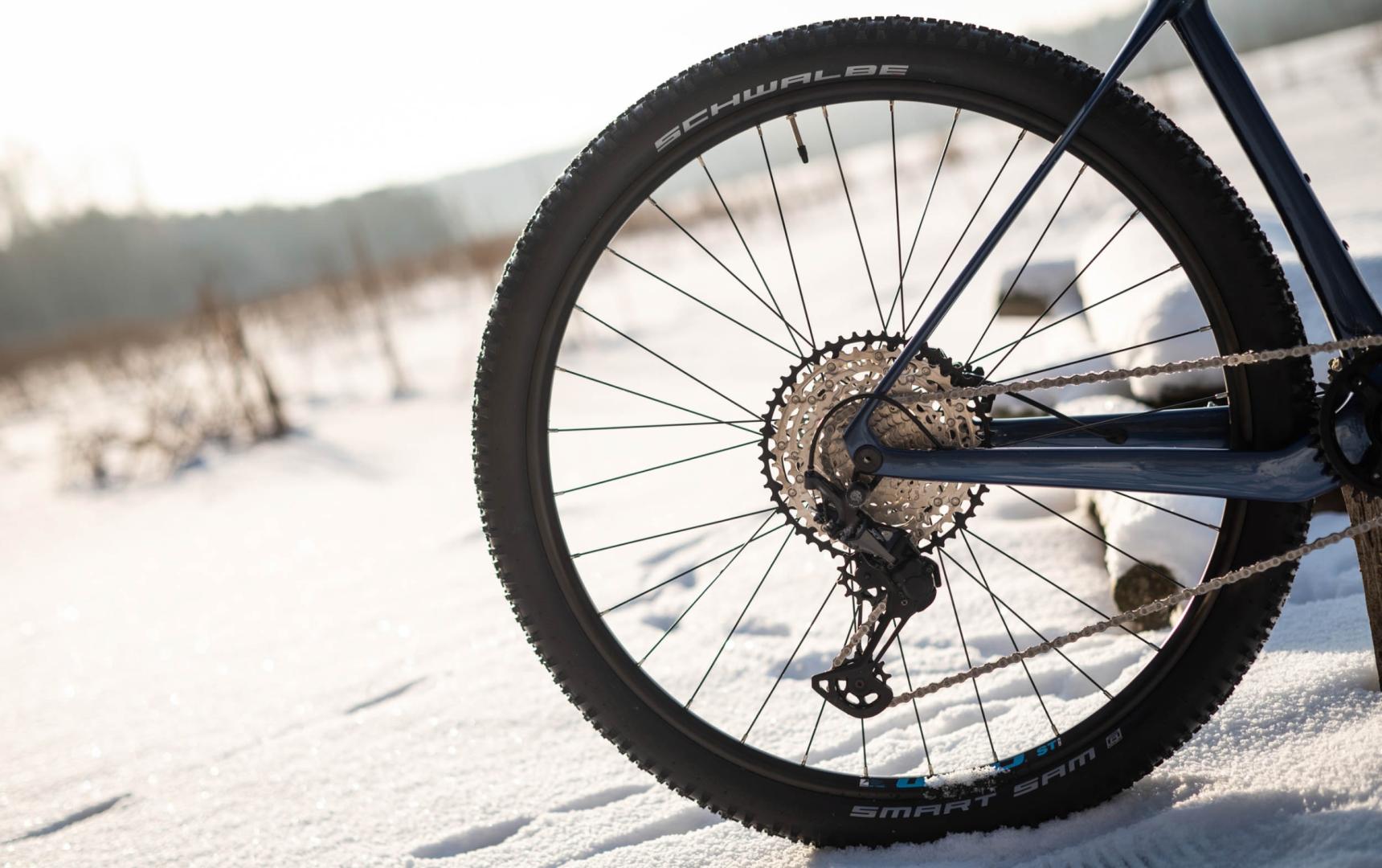 Jakie opony wybrać na jesień i zimę? Przewodnik po najlepszych rozwiązaniach dla r&oacute;żnych typ&oacute;w rower&oacute;w