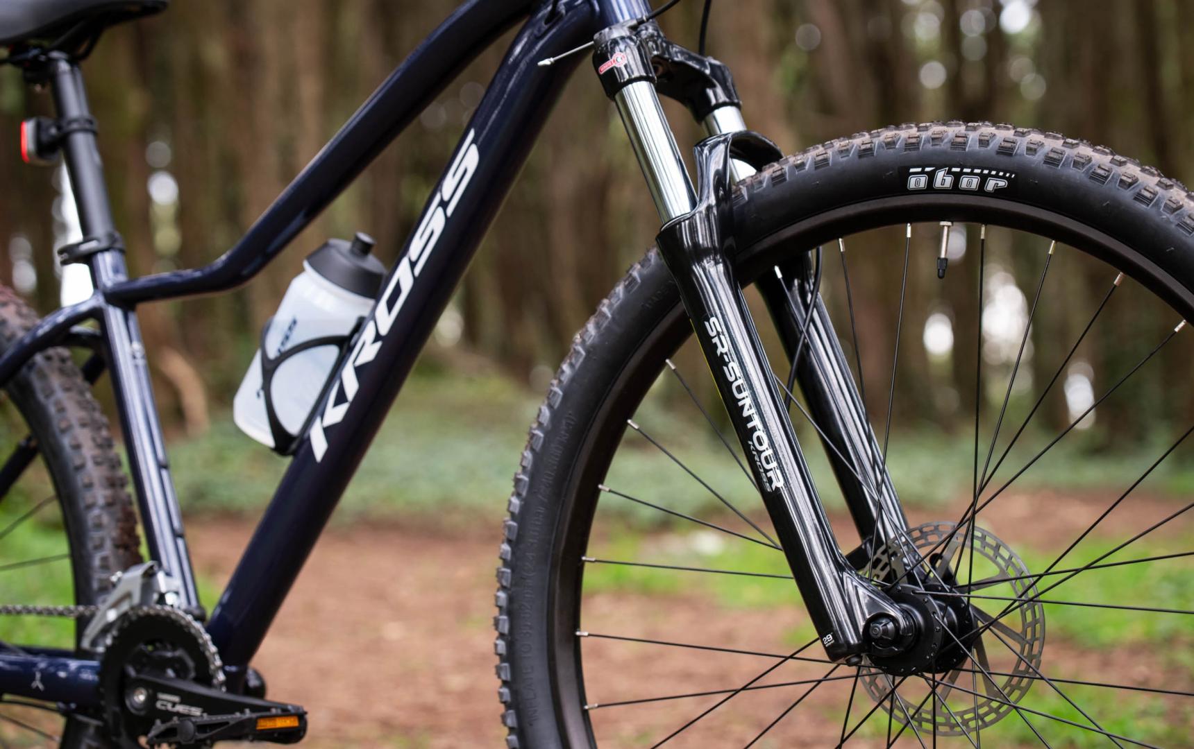 Kasowanie luzu na piaście: Prosta regulacja, kt&oacute;ra zlikwiduje irytujący dźwięk