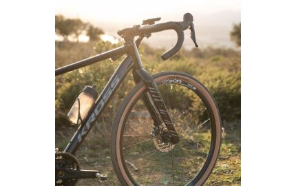 Jakie ciśnienie w oponach na zawody? Poradnik dla kolarzy startujących w różnych dyscyplinach