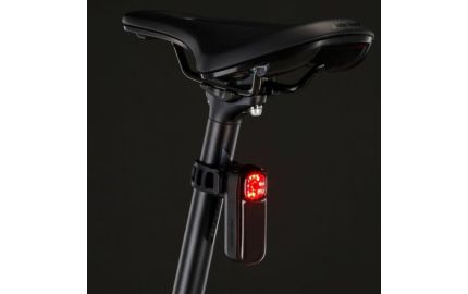Sprawdź, jak działa KROSS ECHO PRO - lampka z inteligentnym wsparciem bezpieczeństwa 3 w 1.