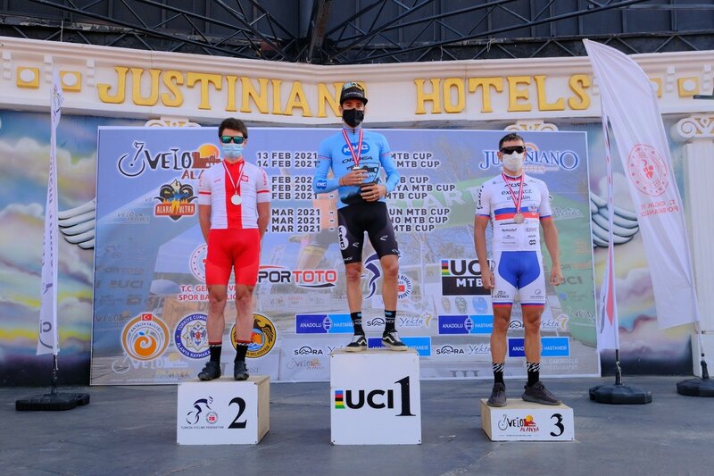 Maja Włoszczowska i Bartłomiej Wawak z KROSS ORLEN Cycling Team zdobyli podium w pierwszych wyścigach w nowym sezonie